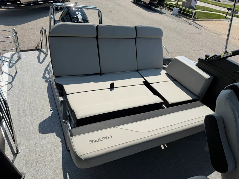 Slide: The Image of Harris Grand Mariner 250 2026 - 26