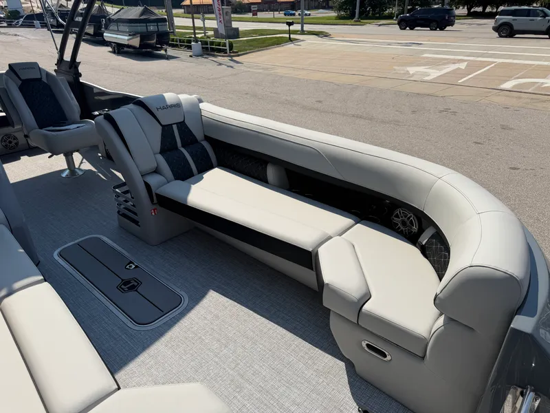 Slide: The Image of Harris Grand Mariner 250 2026 - 55