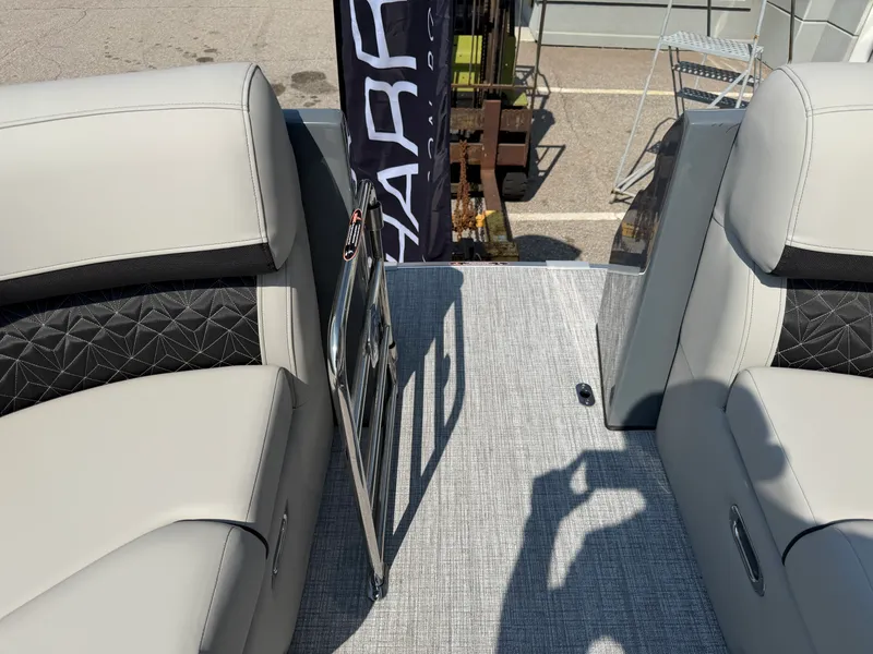 Slide: The Image of Harris Grand Mariner 250 2026 - 58