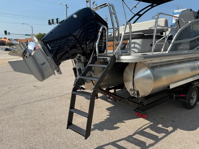 Slide: The Image of Harris Grand Mariner 250 2026 - 15