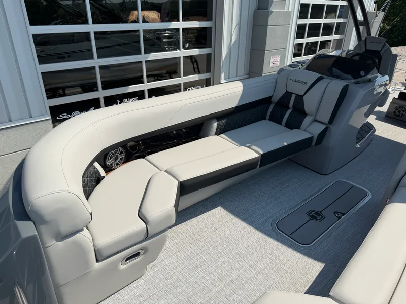 Slide: The Image of Harris Grand Mariner 250 2026 - 56