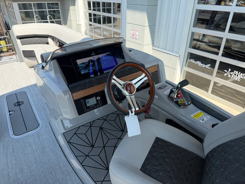 Slide: The Image of Harris Grand Mariner 250 2026 - 45