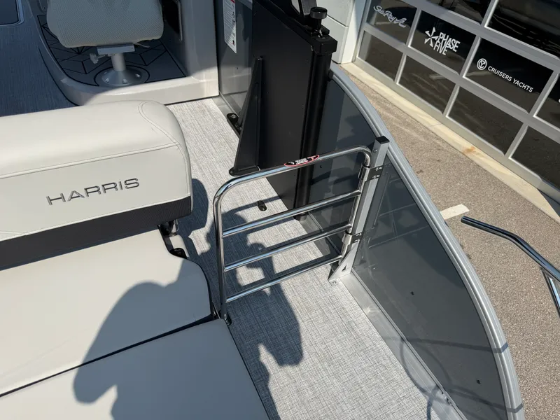 Slide: The Image of Harris Grand Mariner 250 2026 - 28