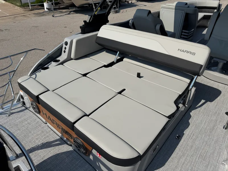 Slide: The Image of Harris Grand Mariner 250 2026 - 22