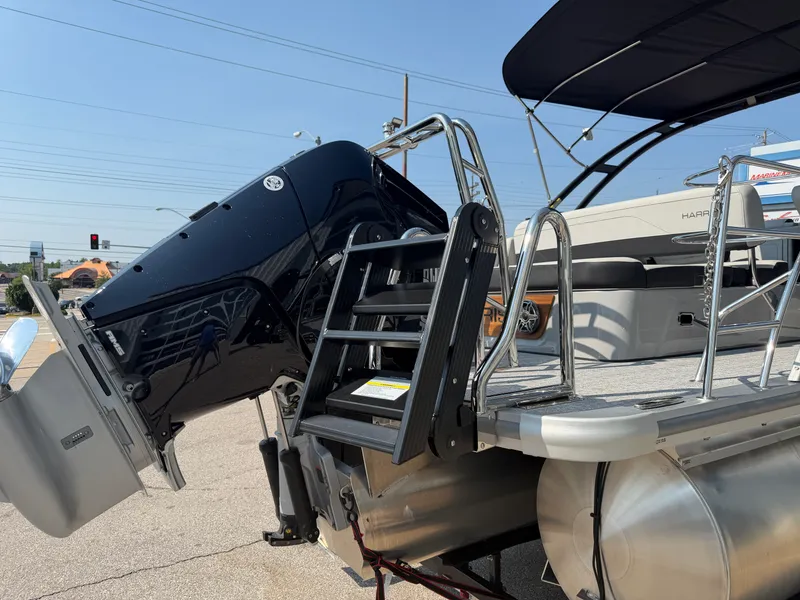 Slide: The Image of Harris Grand Mariner 250 2026 - 14