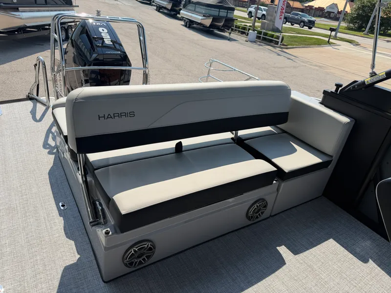 Slide: The Image of Harris Grand Mariner 250 2026 - 21