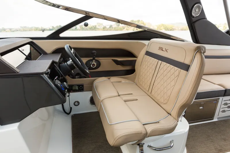 Slide: The Image of Sea Ray 280 SLX 2016 - 18