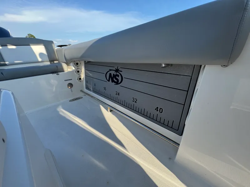 Slide: The Image of NauticStar 2602 LEGACY 2022 - 10