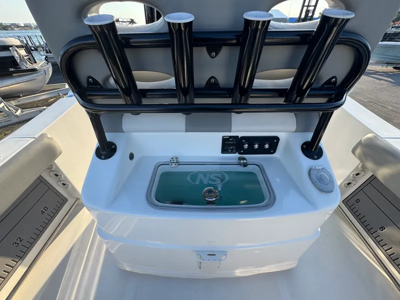 Slide: The Image of NauticStar 2602 LEGACY 2022 - 11