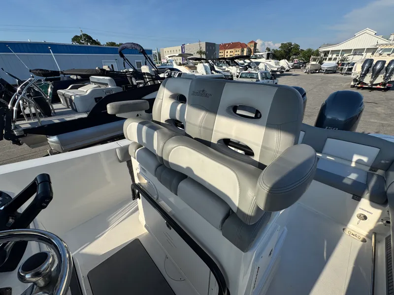Slide: The Image of NauticStar 2602 LEGACY 2022 - 15