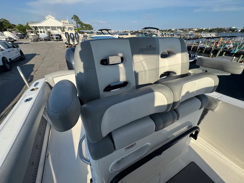 Slide: The Image of NauticStar 2602 LEGACY 2022 - 17