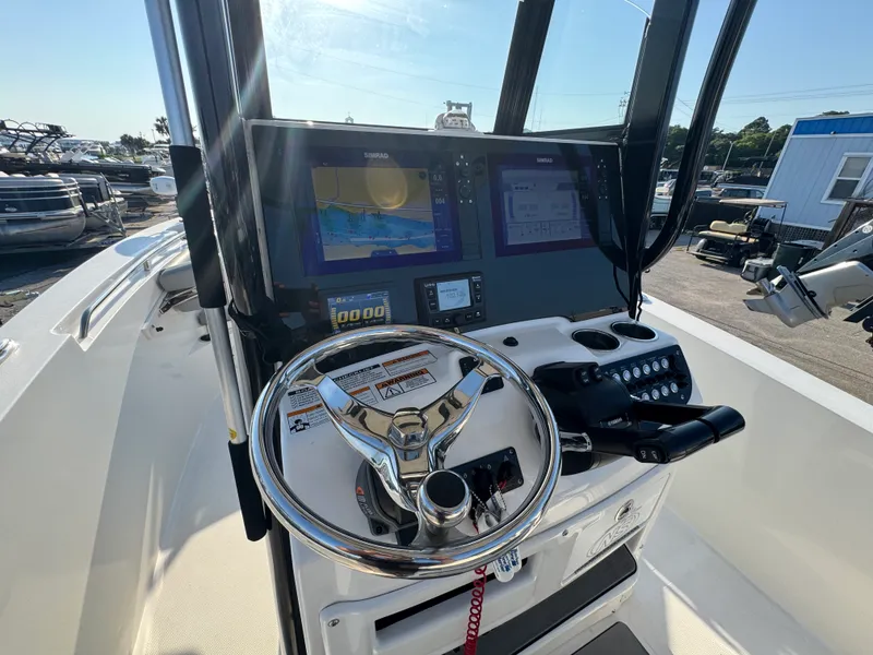 Slide: The Image of NauticStar 2602 LEGACY 2022 - 18