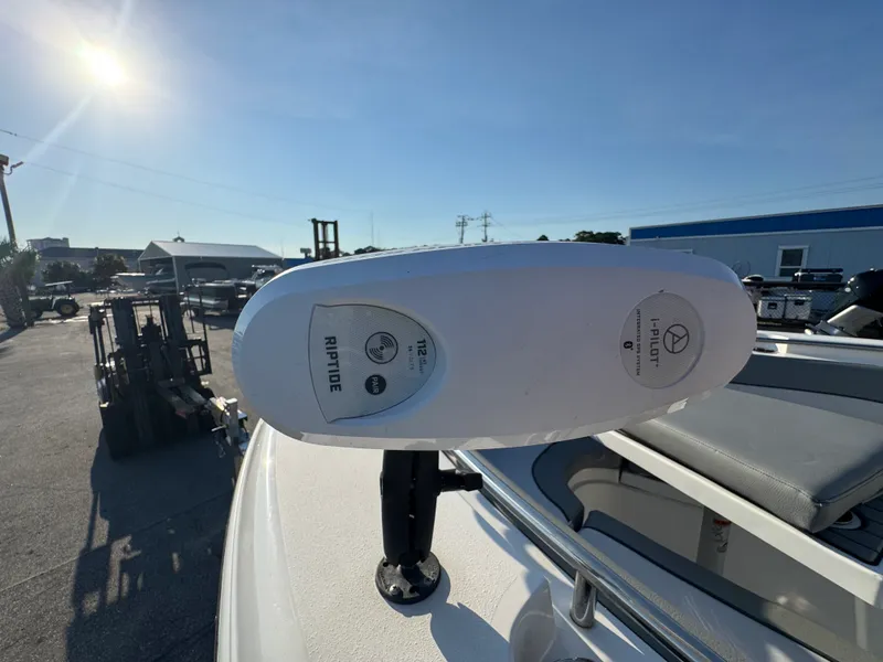 Slide: The Image of NauticStar 2602 LEGACY 2022 - 28