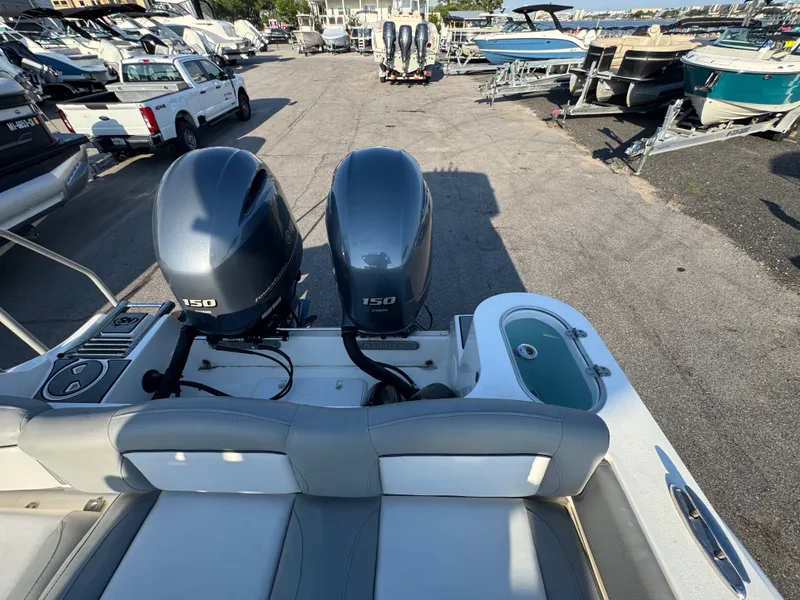 Slide: The Image of NauticStar 2602 LEGACY 2022 - 5