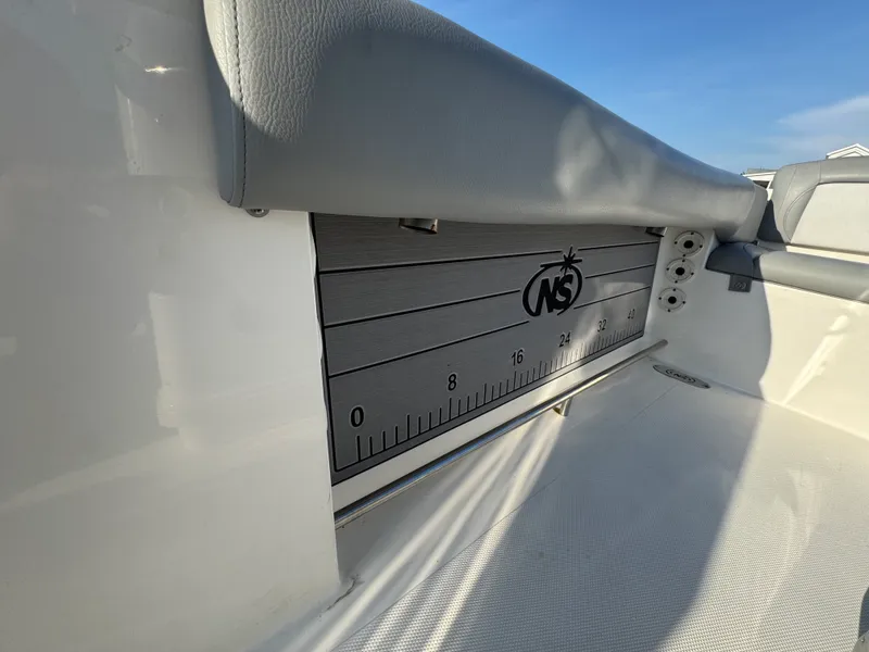 Slide: The Image of NauticStar 2602 LEGACY 2022 - 9