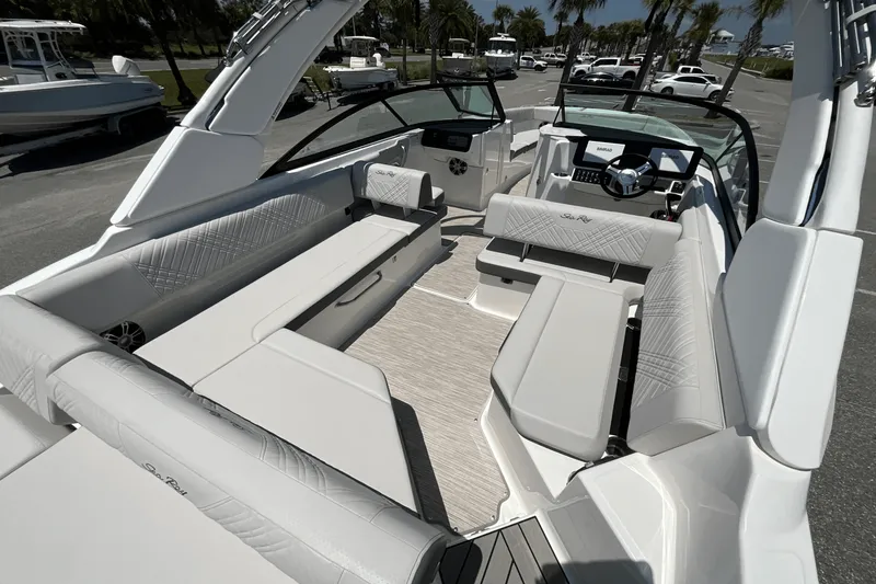 Slide: The Image of Sea Ray SDX 270 Outboard 2025 - 10