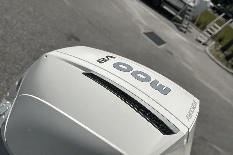 Slide: The Image of Sea Ray SDX 270 Outboard 2025 - 11