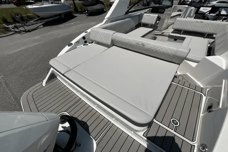 Slide: The Image of Sea Ray SDX 270 Outboard 2025 - 12