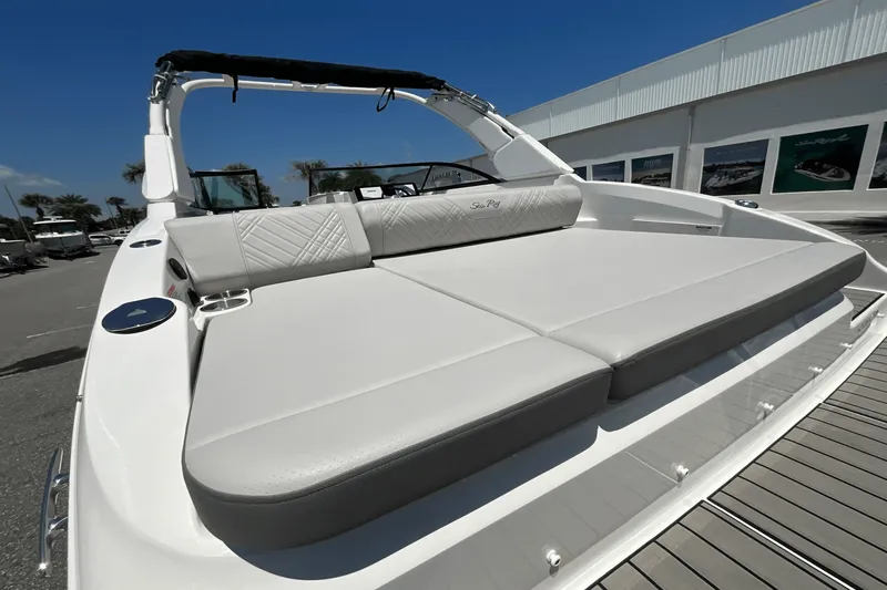 Slide: The Image of Sea Ray SDX 270 Outboard 2025 - 13