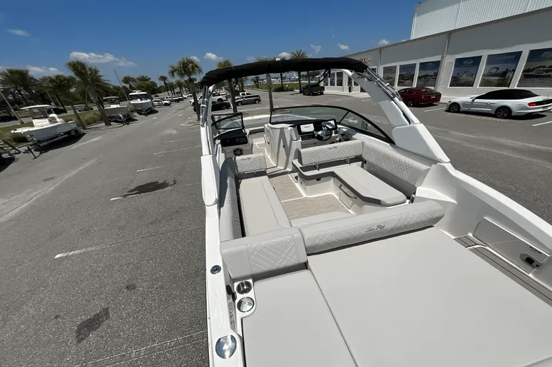 Slide: The Image of Sea Ray SDX 270 Outboard 2025 - 15