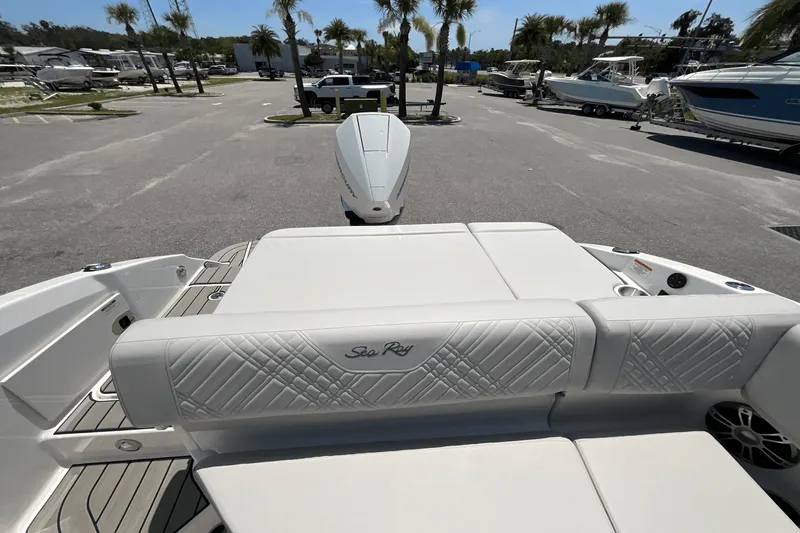 Slide: The Image of Sea Ray SDX 270 Outboard 2025 - 18