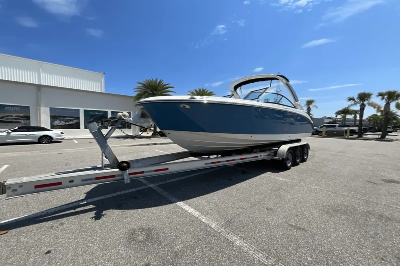 Slide: The Image of Sea Ray SDX 270 Outboard 2025 - 33