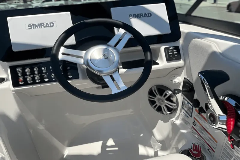 Slide: The Image of Sea Ray SDX 270 Outboard 2025 - 4