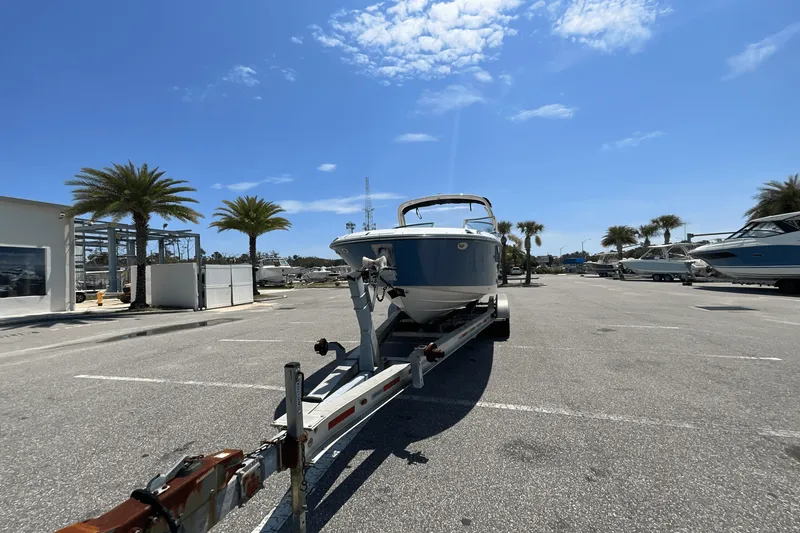 Slide: The Image of Sea Ray SDX 270 Outboard 2025 - 40