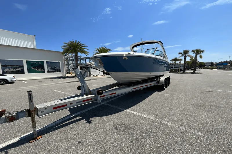 Slide: The Image of Sea Ray SDX 270 Outboard 2025 - 43