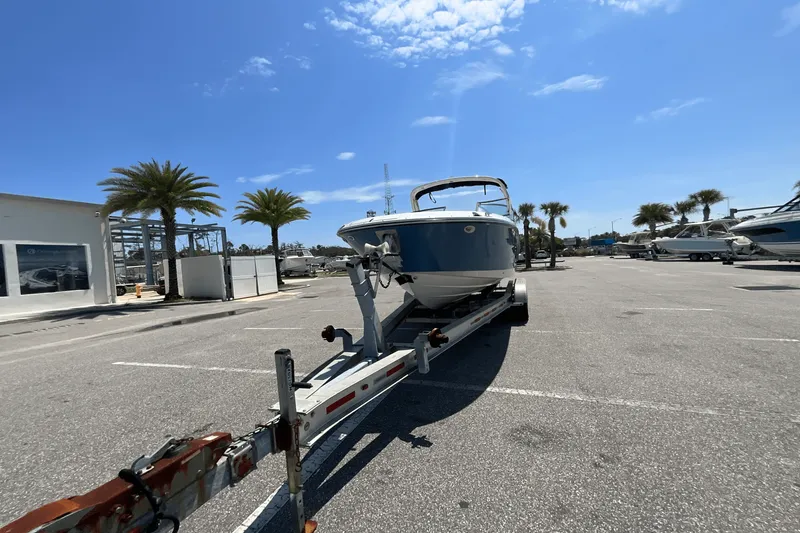 Slide: The Image of Sea Ray SDX 270 Outboard 2025 - 46