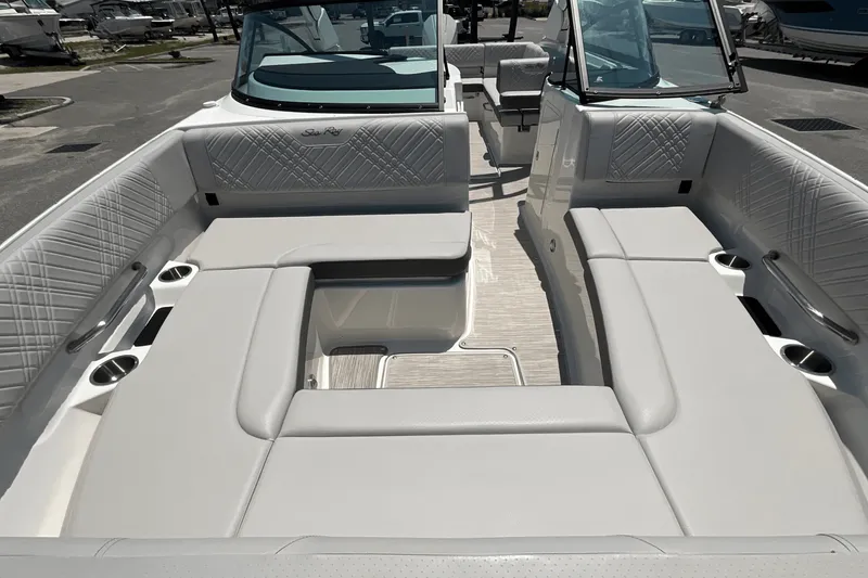 Slide: The Image of Sea Ray SDX 270 Outboard 2025 - 5