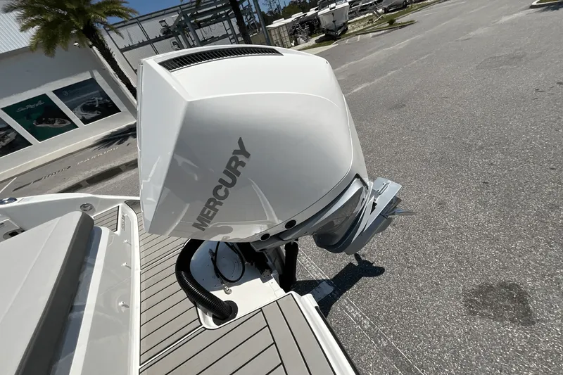 Slide: The Image of Sea Ray SDX 270 Outboard 2025 - 54