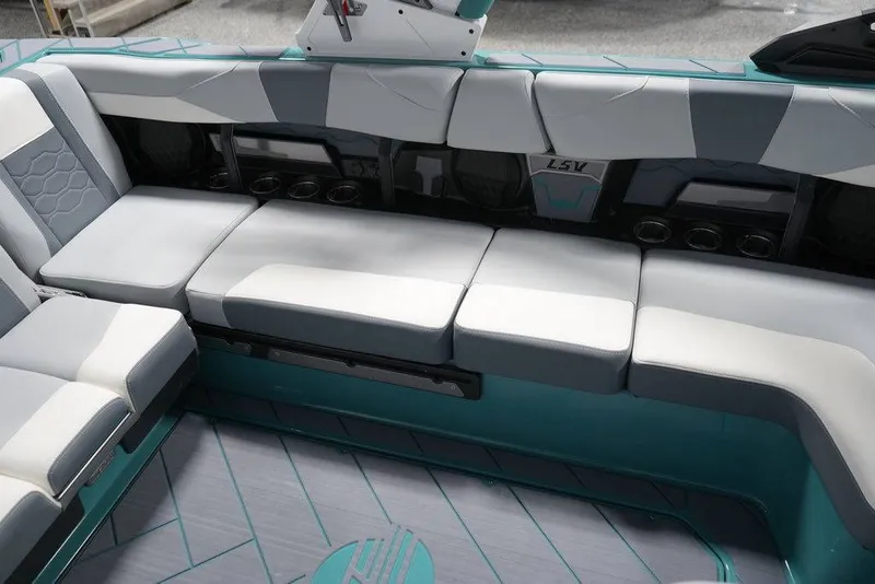 Slide: The Image of Malibu Boats 23 LSV 2025 - 5