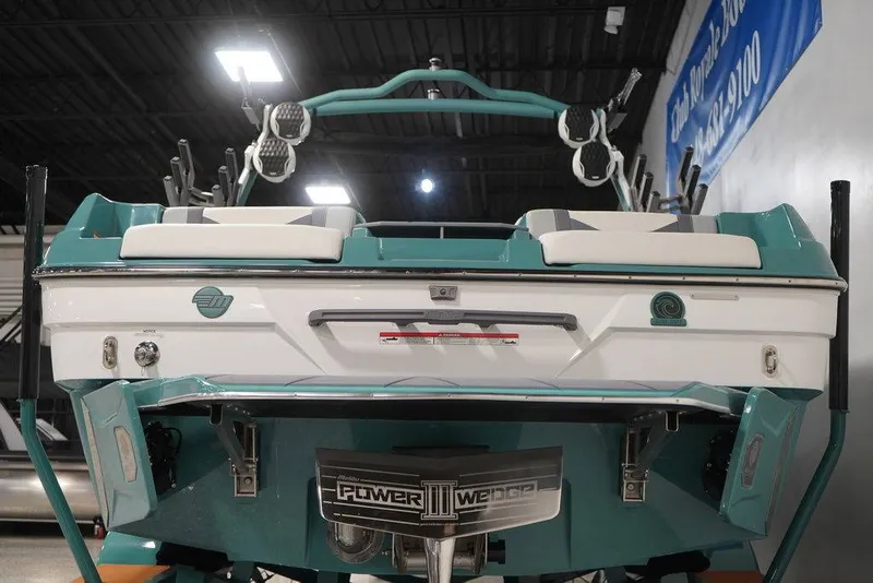 Slide: The Image of Malibu Boats 23 LSV 2025 - 18