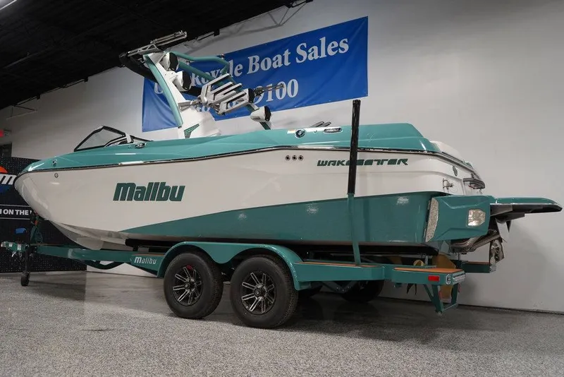 Slide: The Image of Malibu Boats 23 LSV 2025 - 16