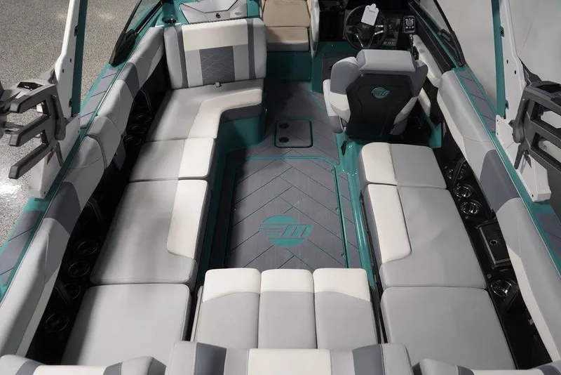 Slide: The Image of Malibu Boats 23 LSV 2025 - 9