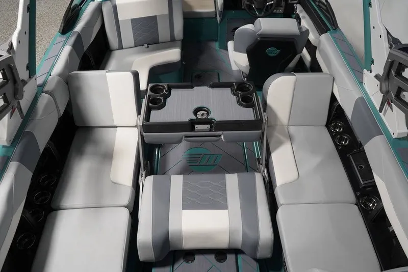 Slide: The Image of Malibu Boats 23 LSV 2025 - 4