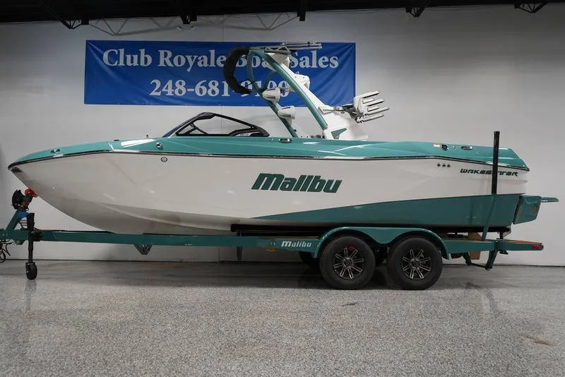 The Image of Malibu Boats 23 LSV 2025 - 0