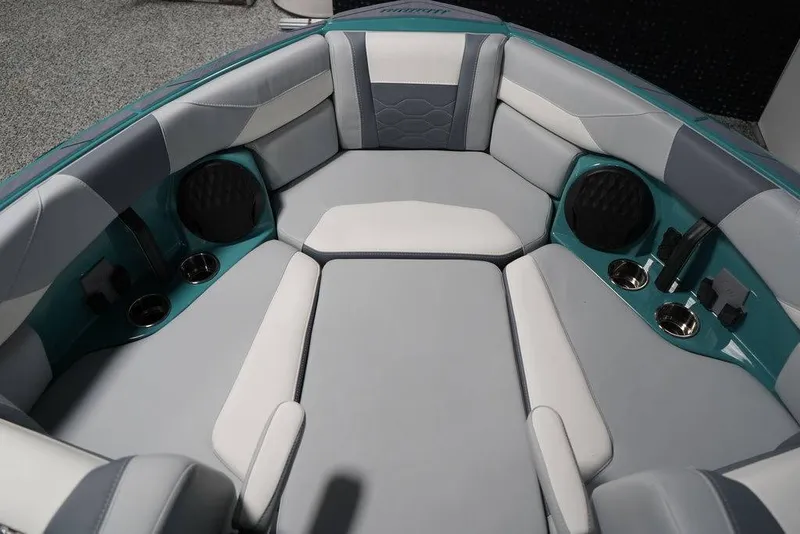 Slide: The Image of Malibu Boats 23 LSV 2025 - 1