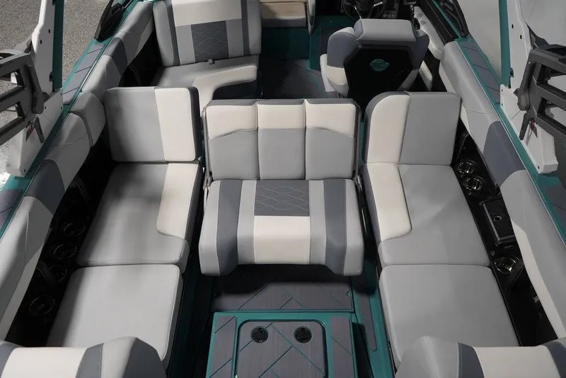 Slide: The Image of Malibu Boats 23 LSV 2025 - 3