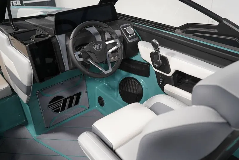 Slide: The Image of Malibu Boats 23 LSV 2025 - 8