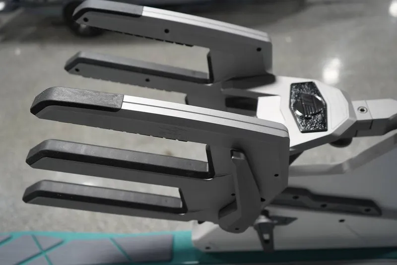 Slide: The Image of Malibu Boats 23 LSV 2025 - 12