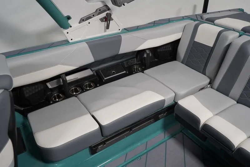 Slide: The Image of Malibu Boats 23 LSV 2025 - 6