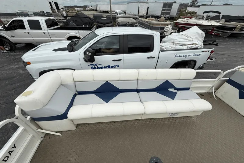 Slide: The Image of Bentley 240 CRUISE 2005 - 2