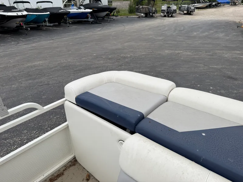 Slide: The Image of Bentley Pontoons 240 CRUISE 2005 - 22