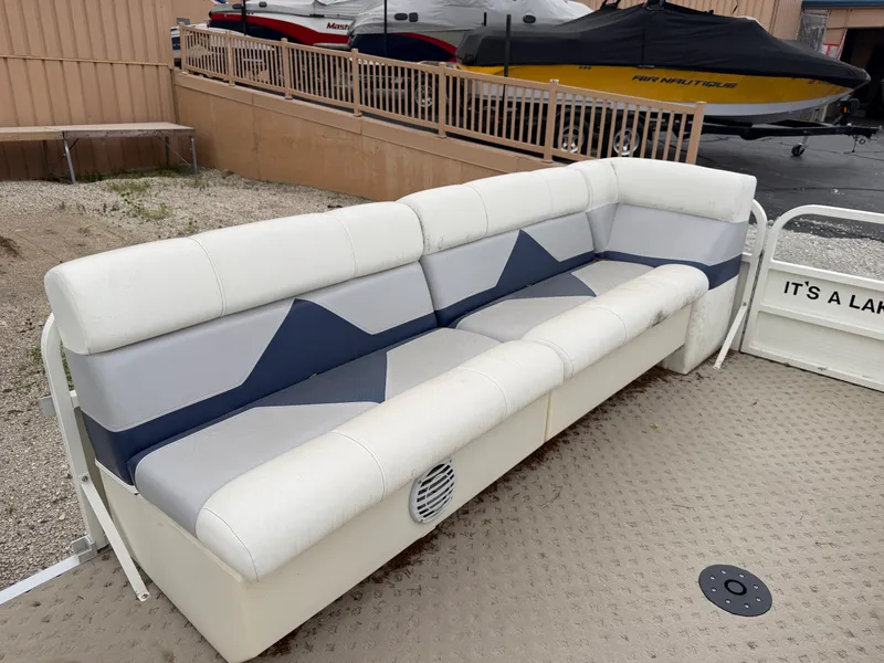 Slide: The Image of Bentley Pontoons 240 CRUISE 2005 - 12