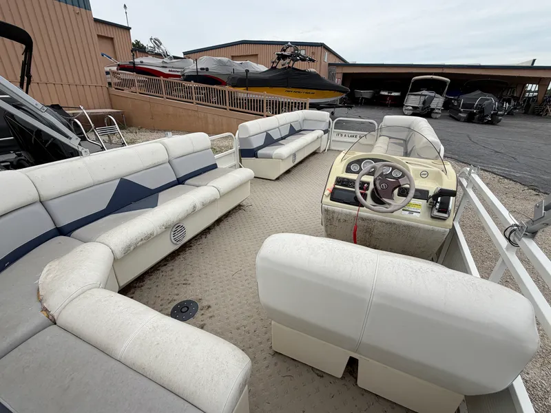 Slide: The Image of Bentley Pontoons 240 CRUISE 2005 - 24