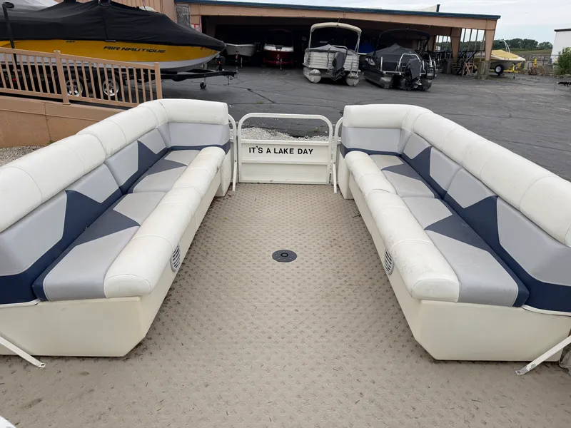 Slide: The Image of Bentley Pontoons 240 CRUISE 2005 - 11