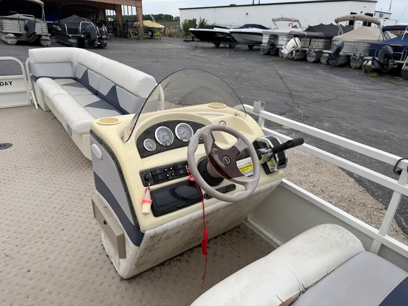 Slide: The Image of Bentley Pontoons 240 CRUISE 2005 - 16