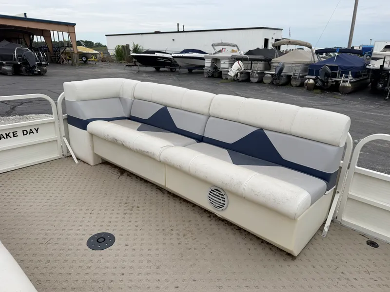 Slide: The Image of Bentley Pontoons 240 CRUISE 2005 - 13